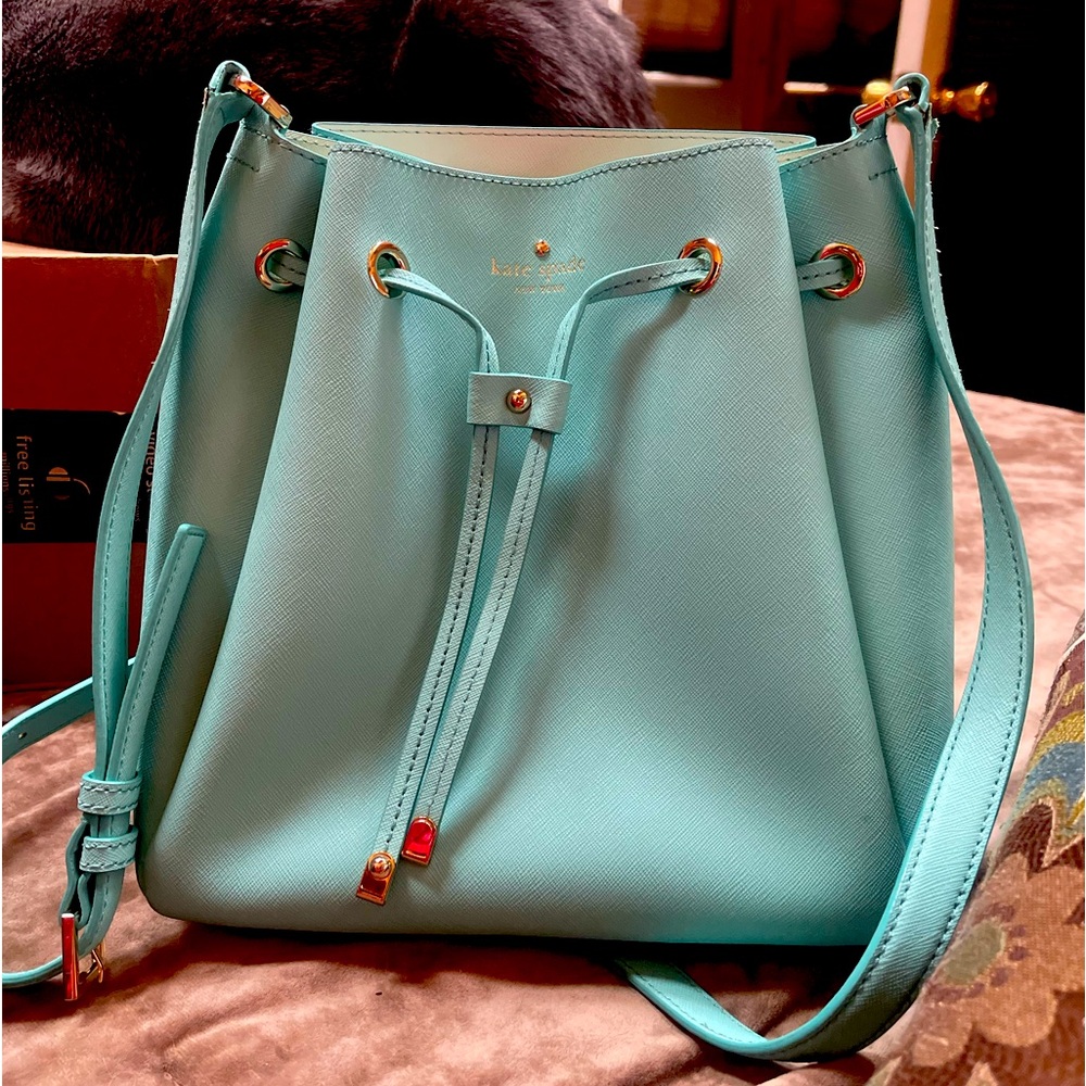 “Kate Spade” bucket bag.